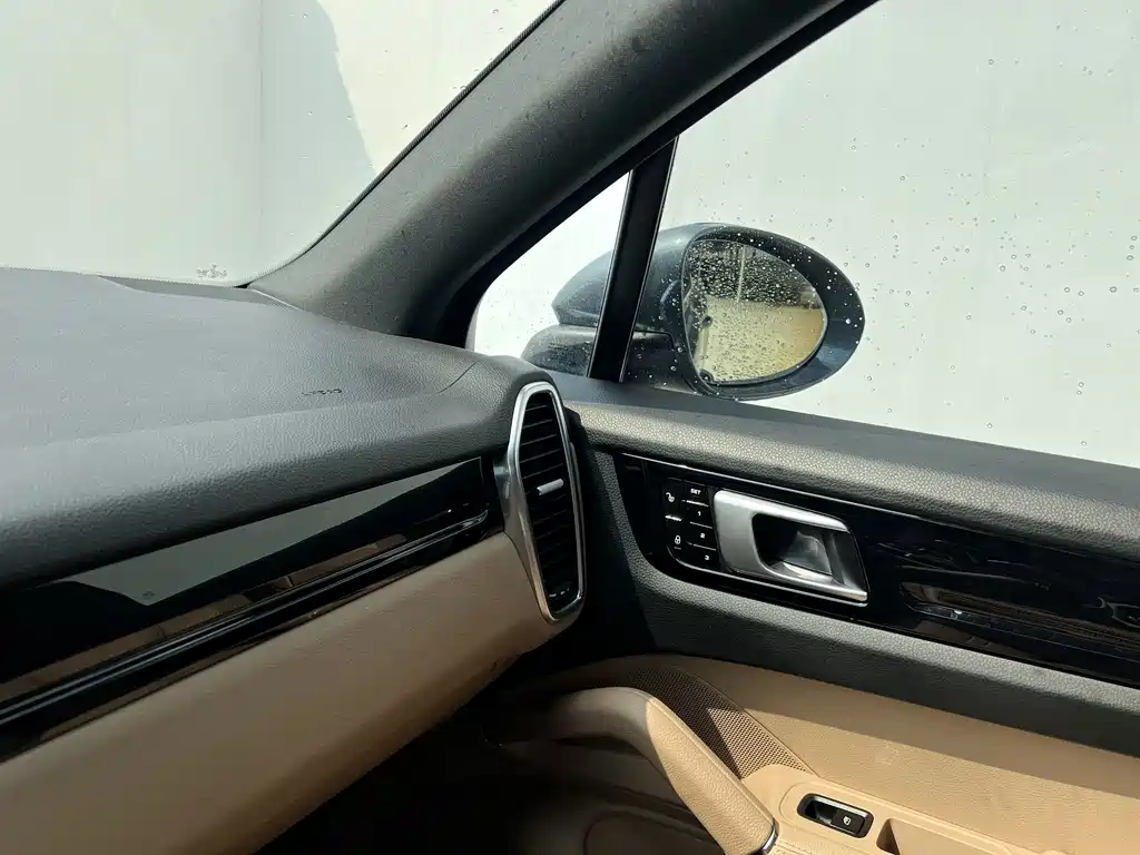 Porsche Cayenne — миниатюра 5