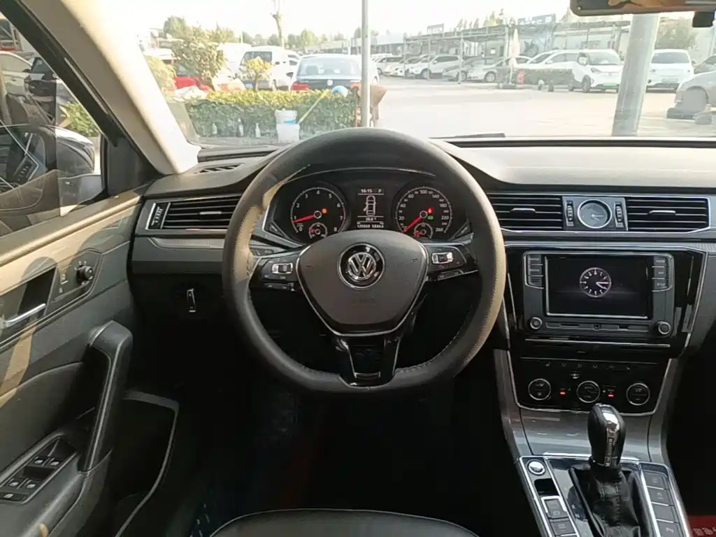 Volkswagen Passat — миниатюра 11