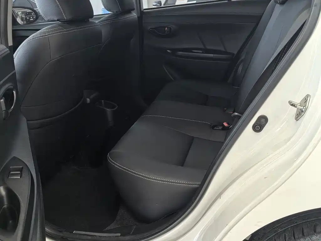Toyota Yaris L — миниатюра 8