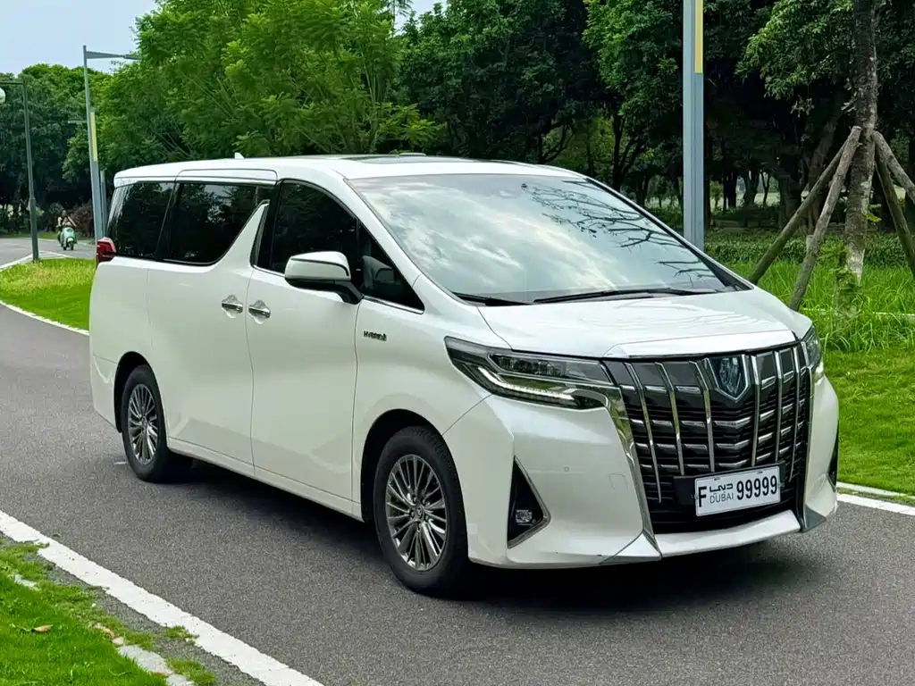 Toyota Alphard — миниатюра 3