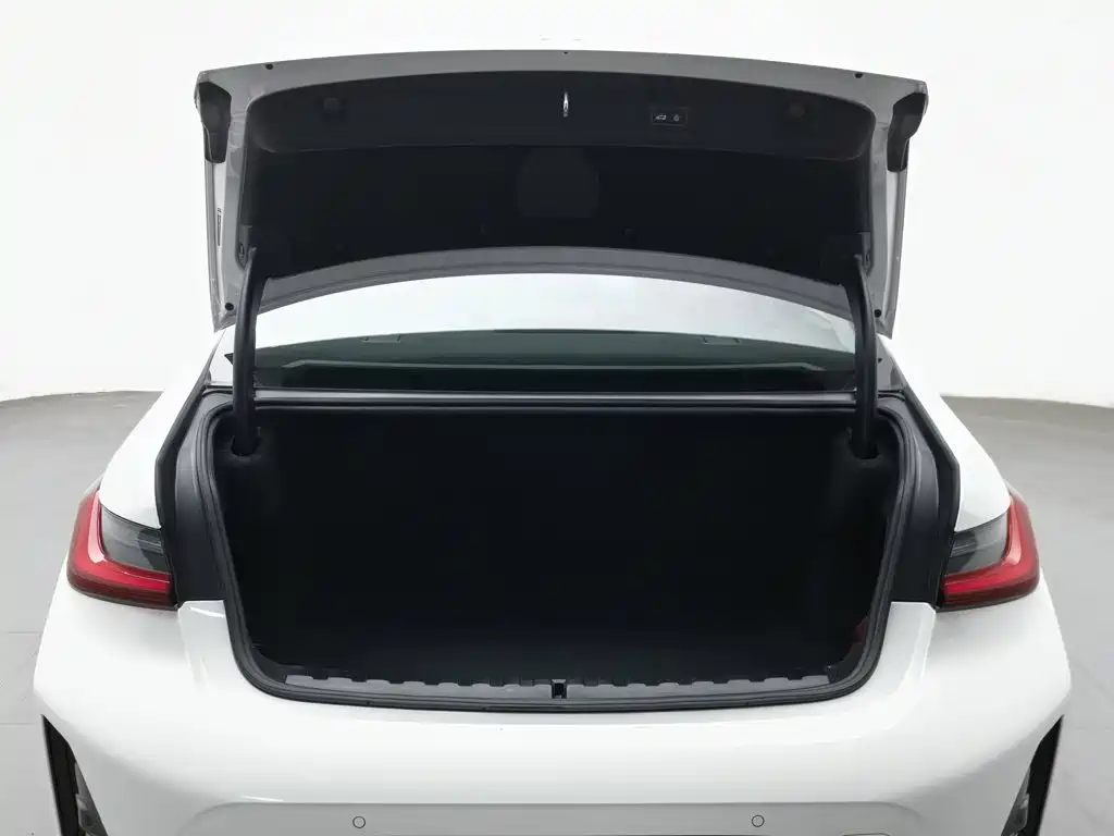 BMW 3 Series 2023 — фото 16