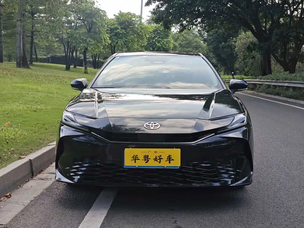 Toyota Camry — миниатюра 2