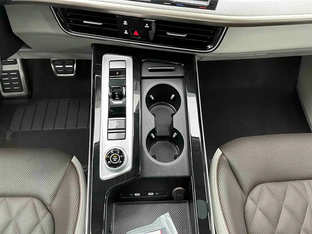 Volkswagen Tavendor 2023 380TSI R-Line
