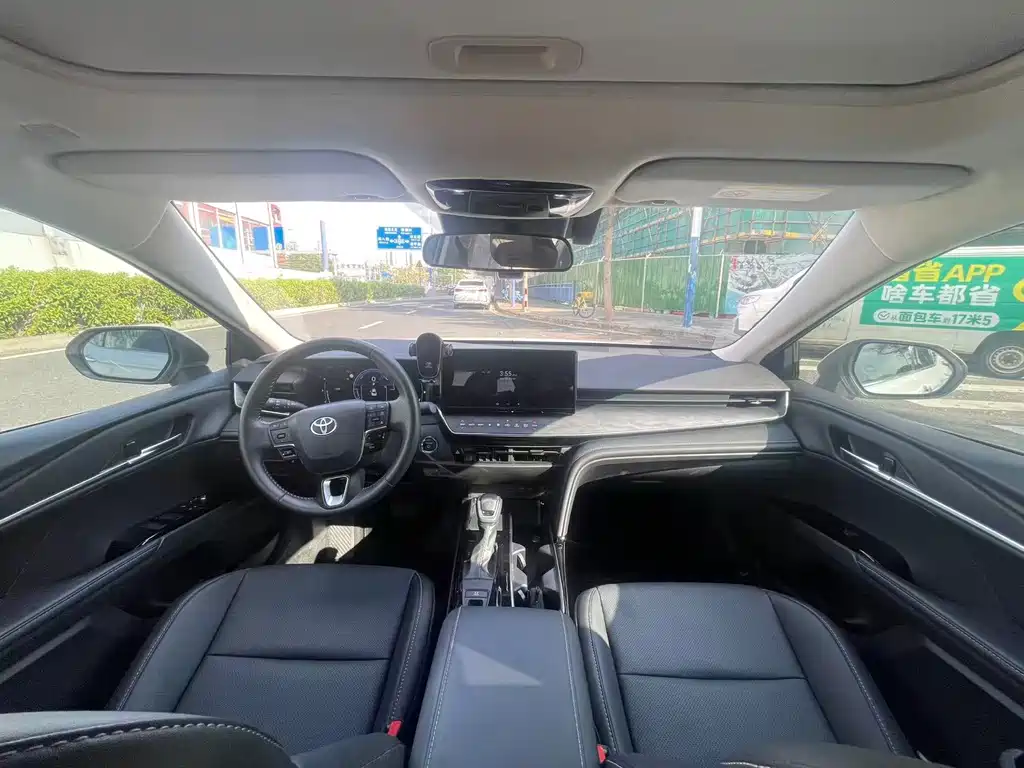 Toyota Camry — миниатюра 9