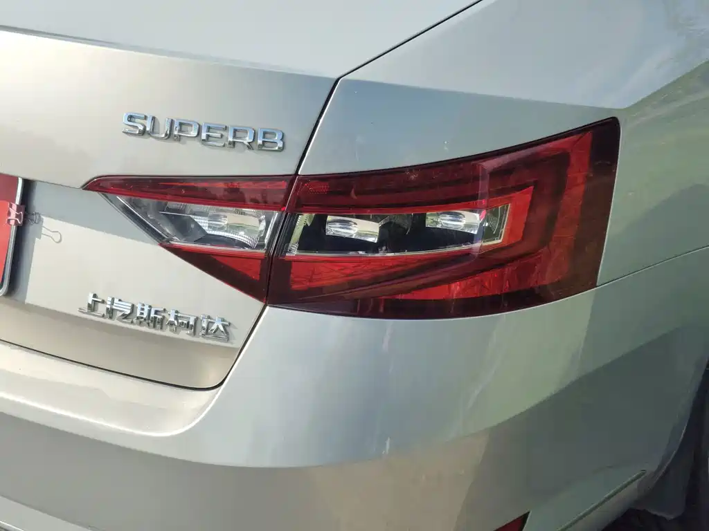 Skoda Superb — миниатюра 11