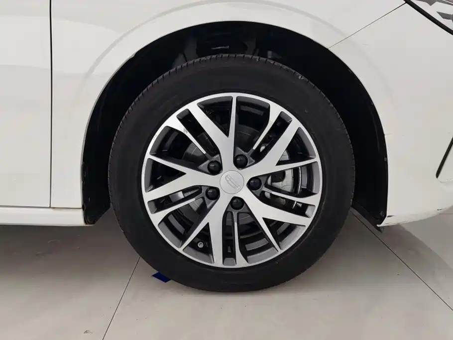 Geely Emgrand — миниатюра 6