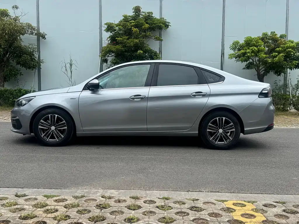 Peugeot 308 — миниатюра 7