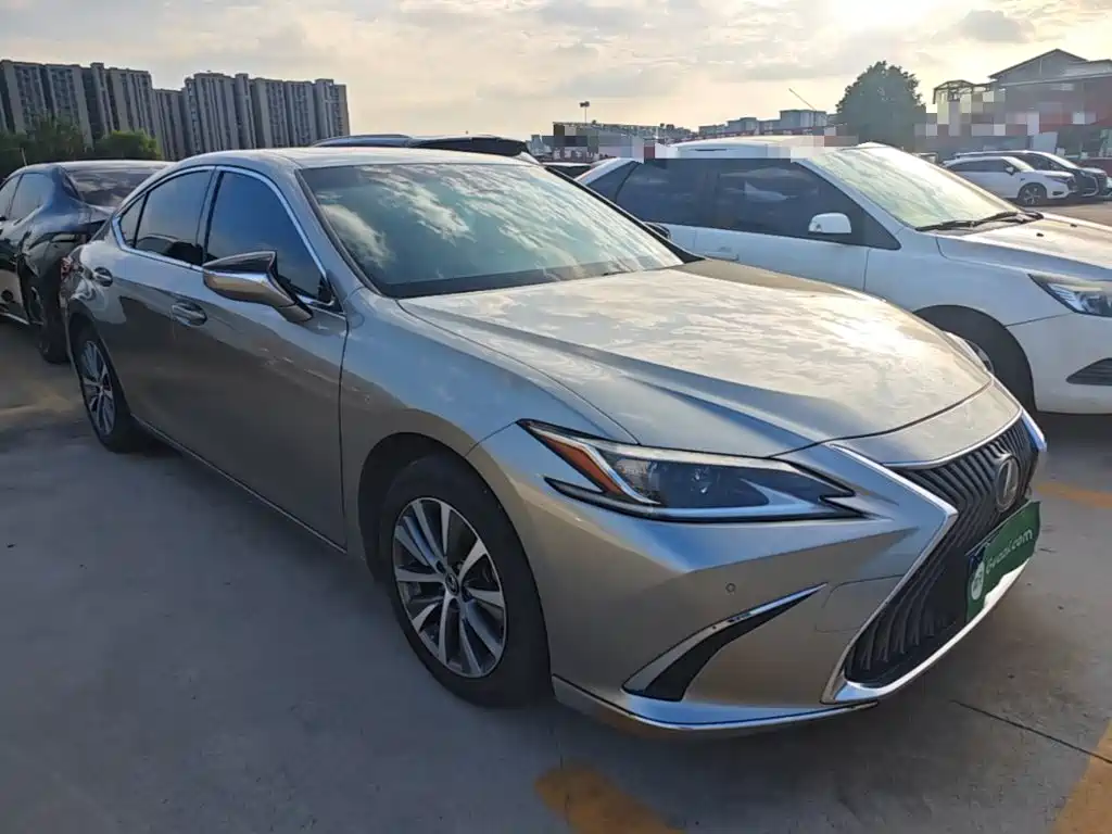Lexus ES — миниатюра 4