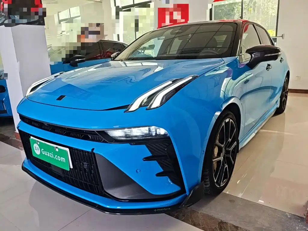Lynk & Co 03