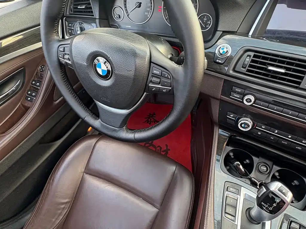 BMW 5 Series — миниатюра 8