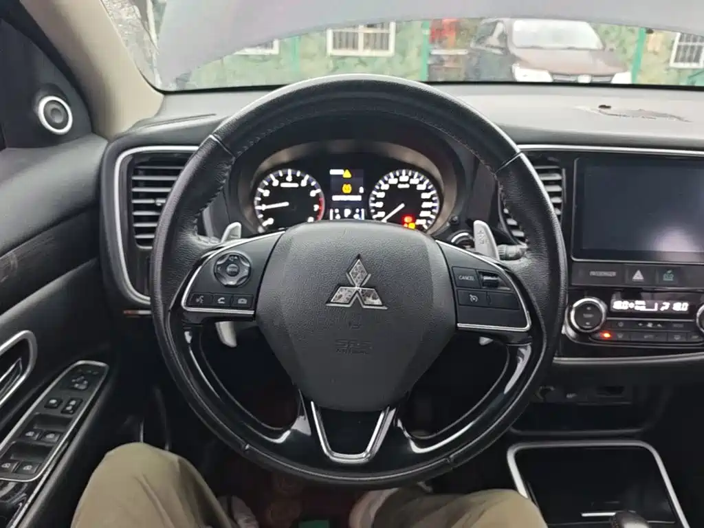 Mitsubishi Outlander — миниатюра 11
