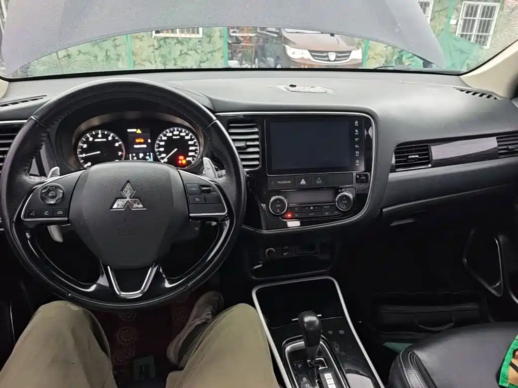 Mitsubishi Outlander — миниатюра 10