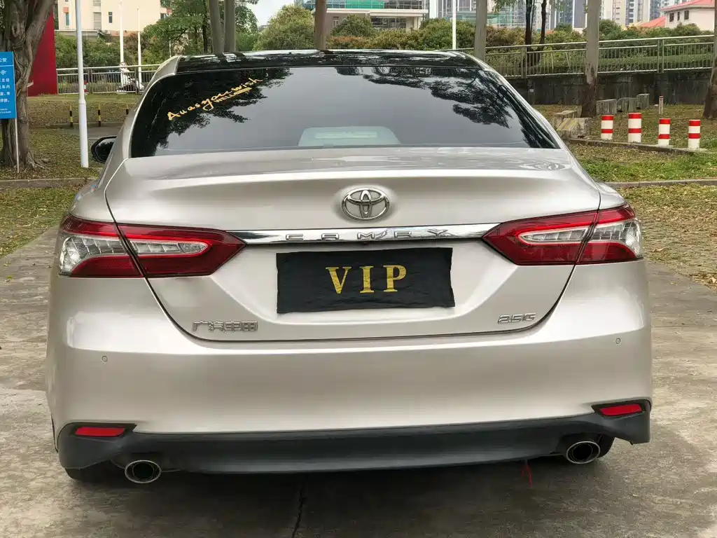 Toyota Camry — миниатюра 5