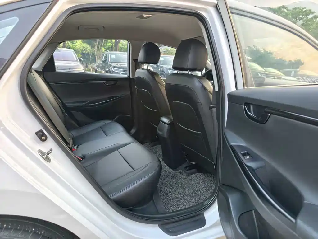 Hyundai Elantra — миниатюра 13