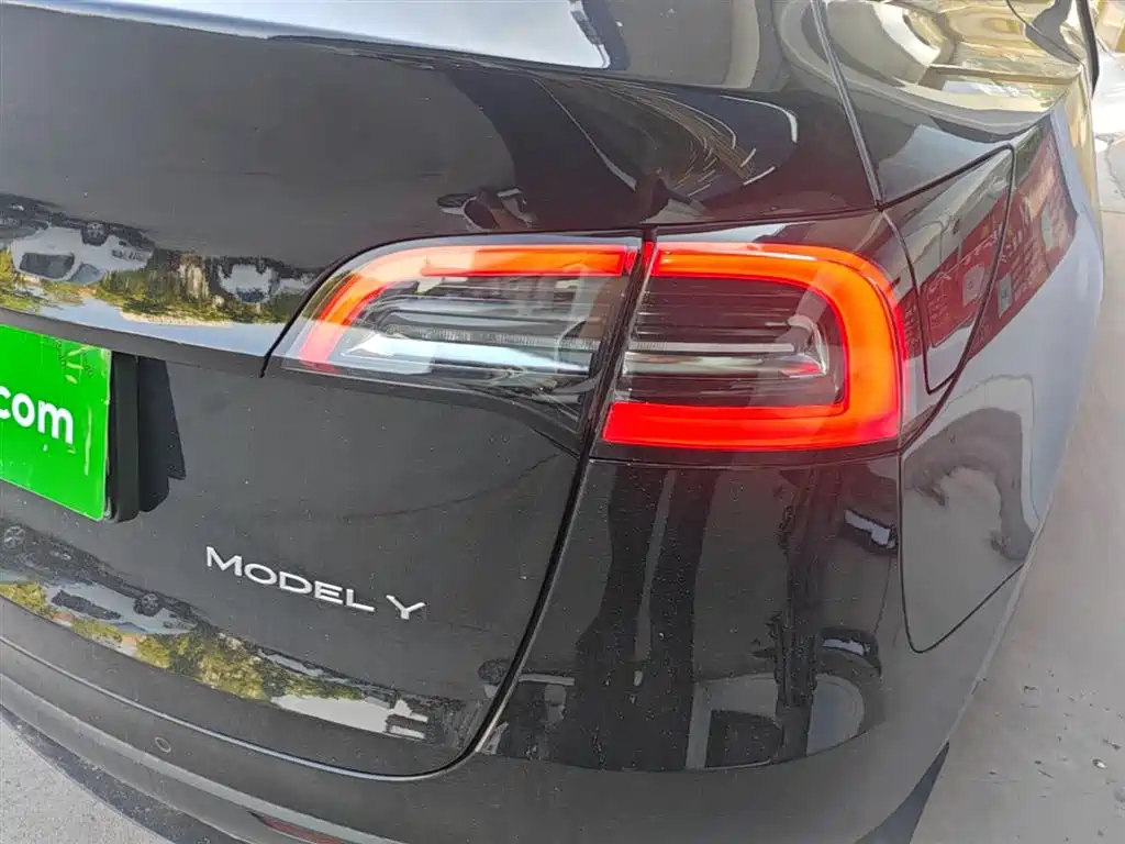Tesla Model Y 2023 RWD Drive Dynamic Edition