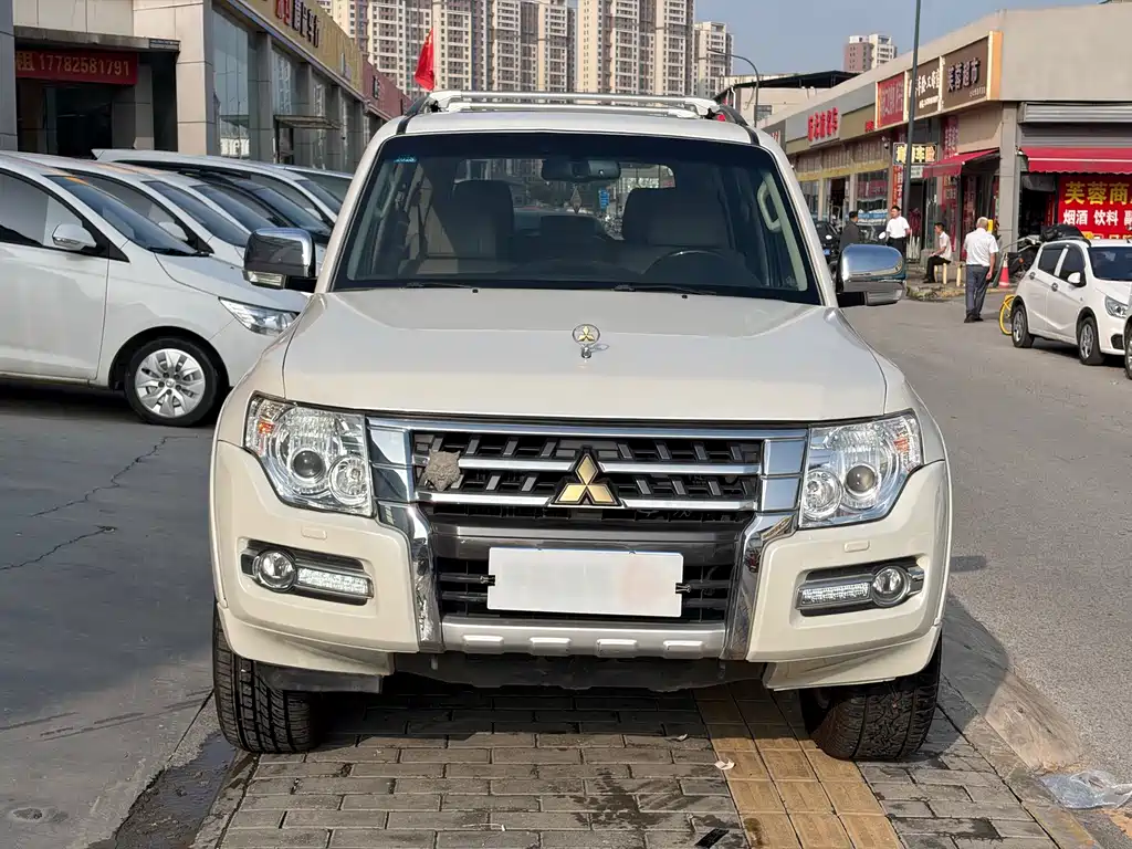 Mitsubishi Pajero (Import) — миниатюра 2