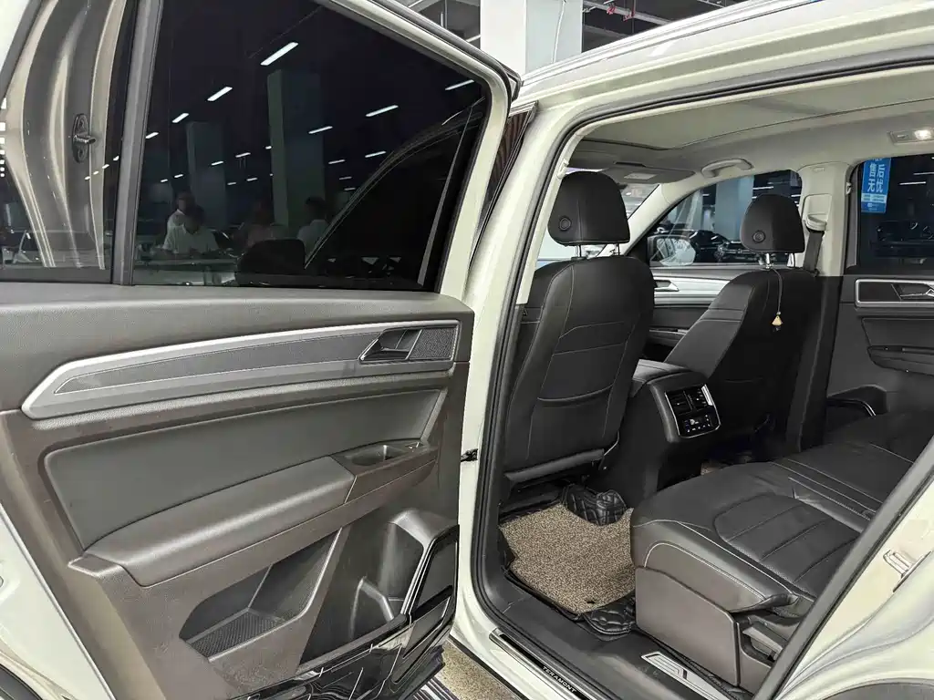 Volkswagen Teramont — миниатюра 10