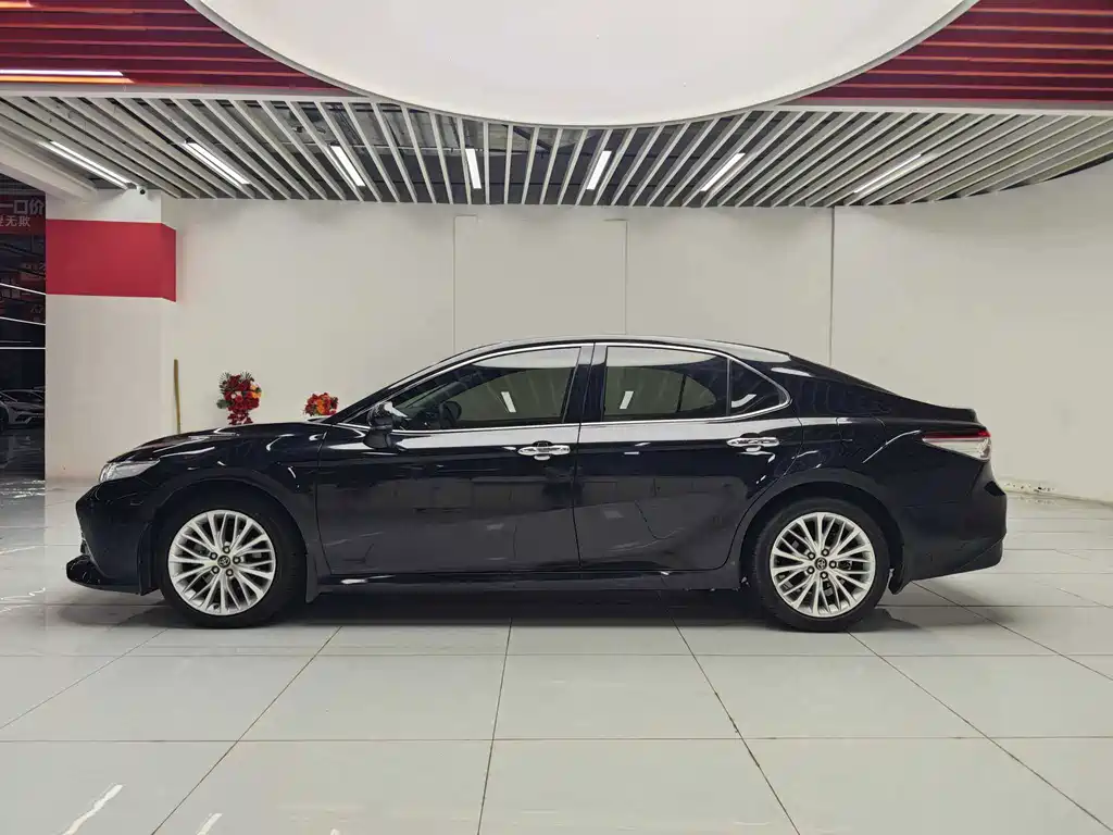 Toyota Camry — миниатюра 4