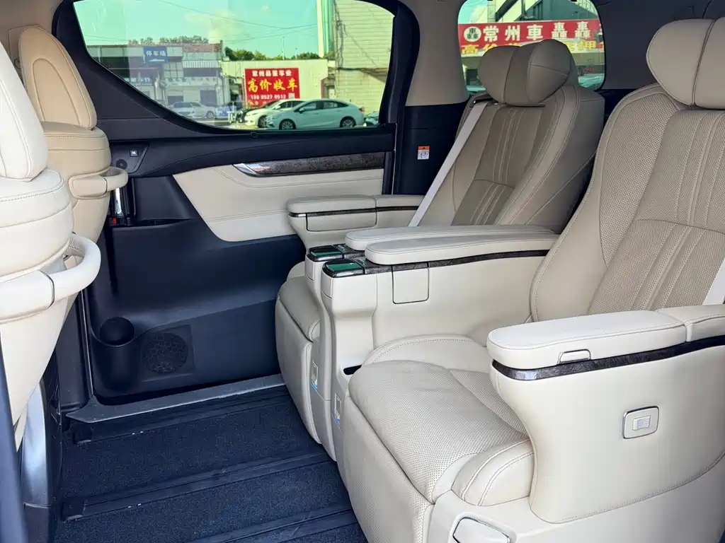 Toyota Vellfire — миниатюра 6