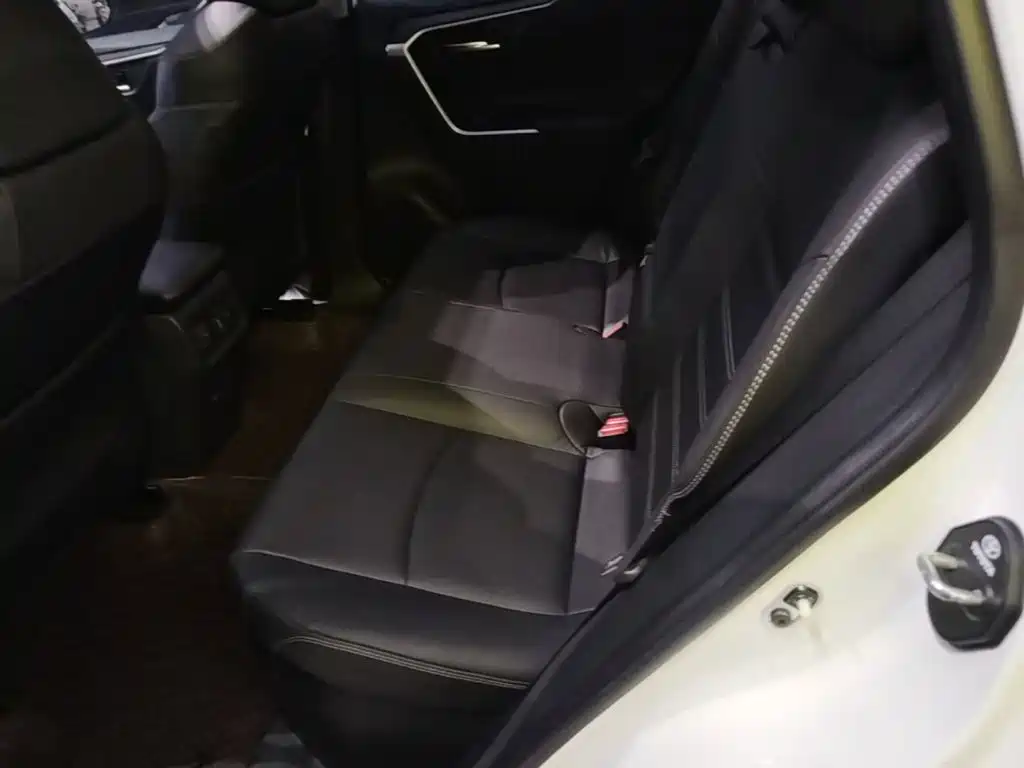 Toyota RAV4 — миниатюра 17