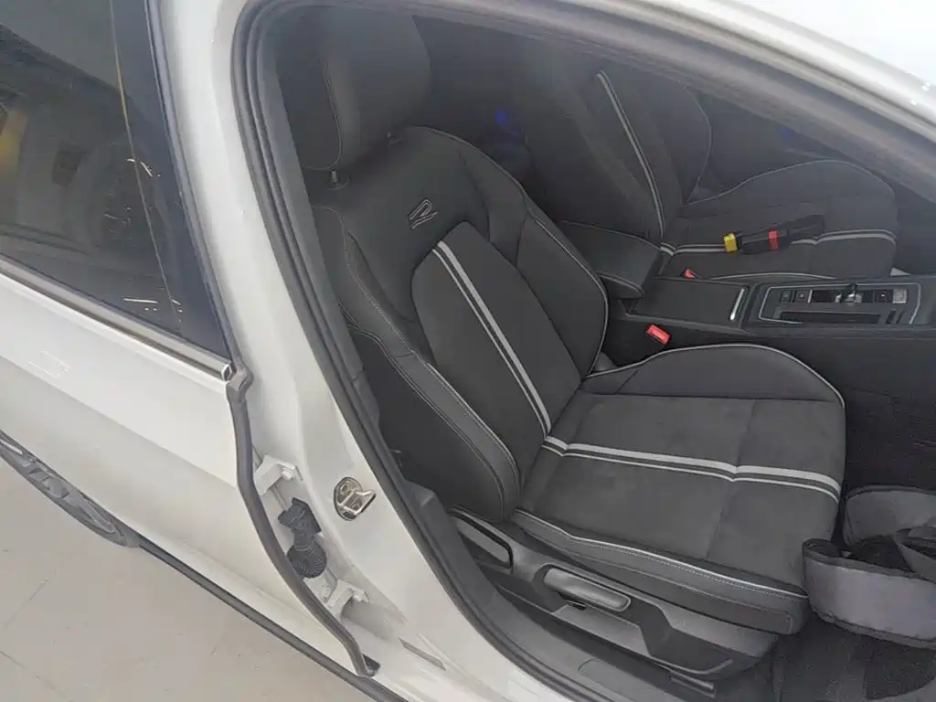 Volkswagen Golf — миниатюра 25