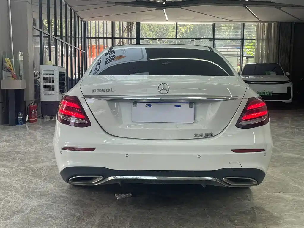 Mercedes-Benz E-Class — миниатюра 6