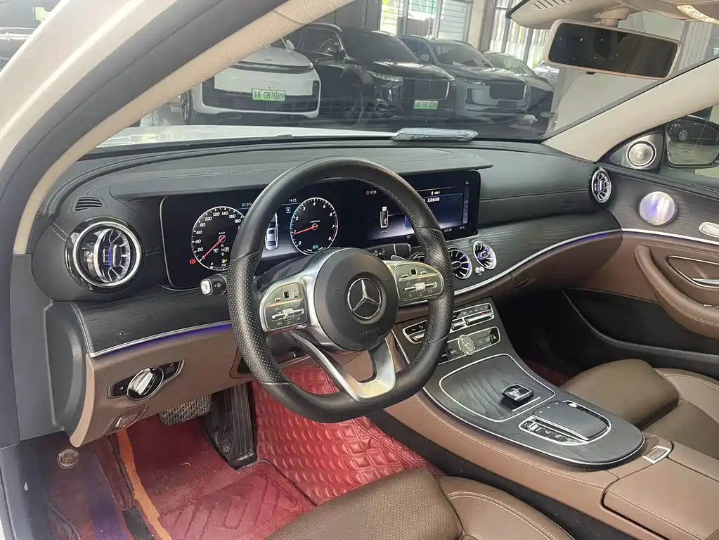 Mercedes-Benz E-Class — миниатюра 11