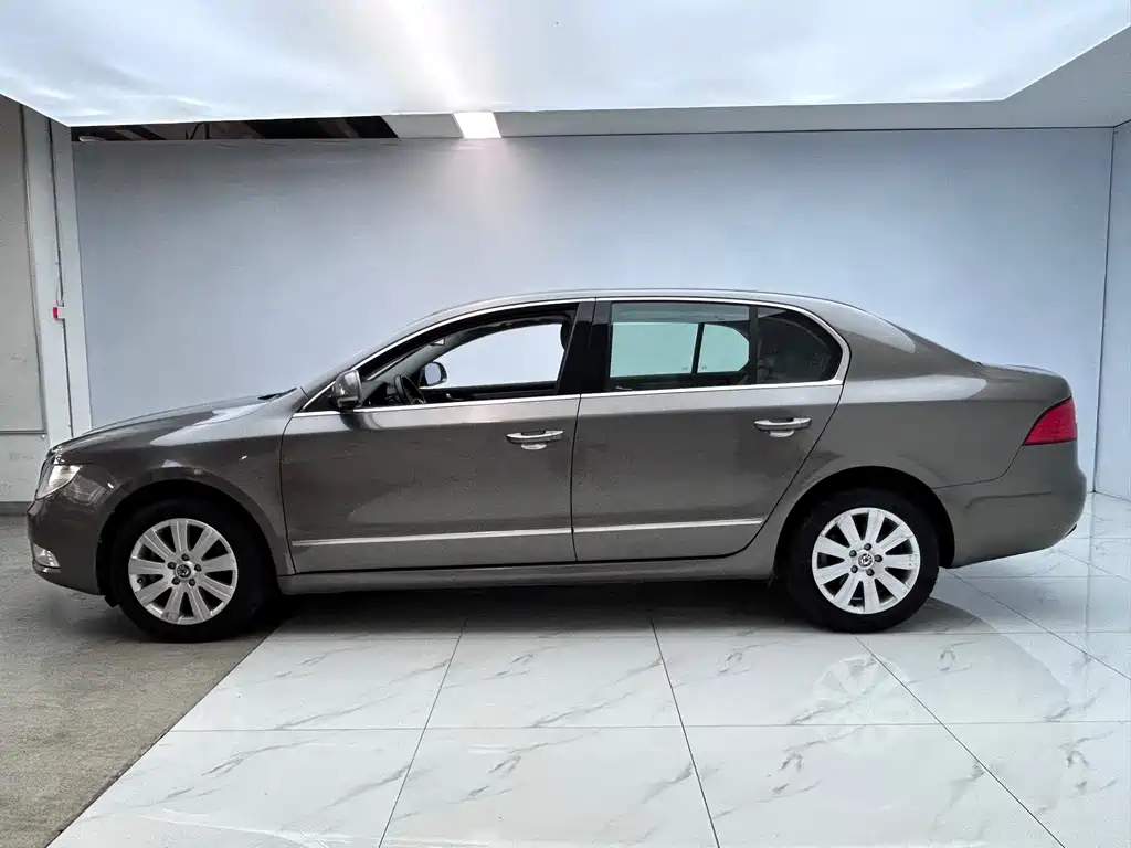 Skoda Superb — миниатюра 4