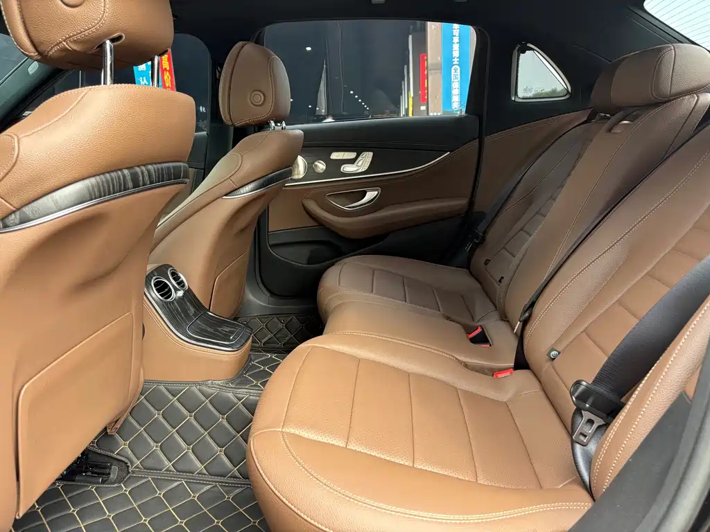 Mercedes-Benz E-Class — миниатюра 17