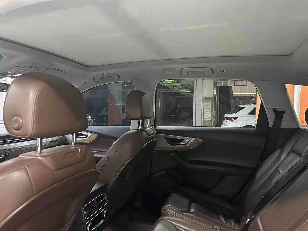 Audi Q7 — миниатюра 13