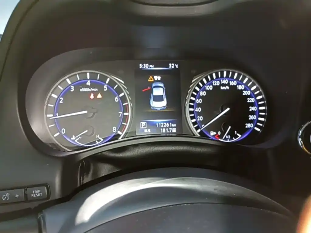 Infiniti Q60 — миниатюра 12
