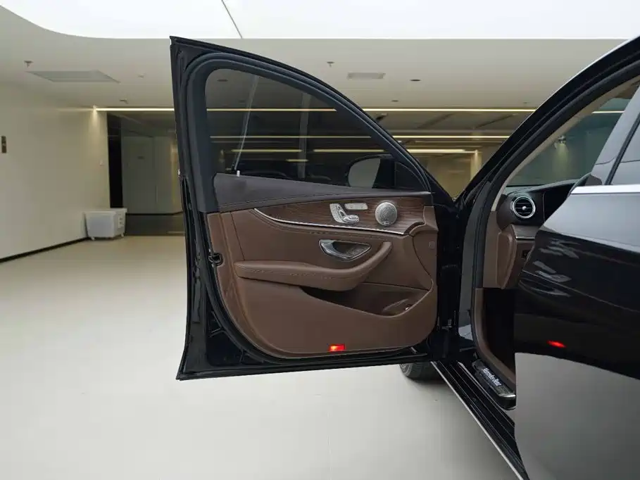 Mercedes-Benz E-Class — миниатюра 14