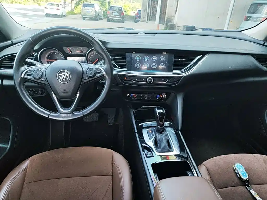 Buick Regal — миниатюра 10