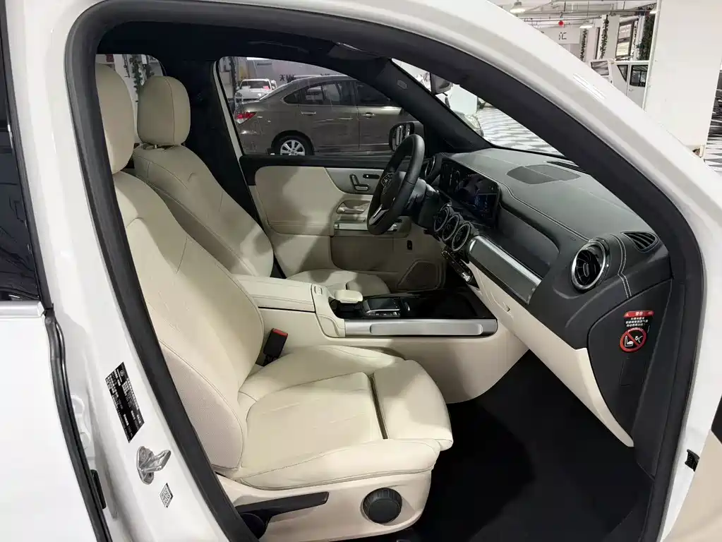 Mercedes-Benz GLB — миниатюра 8