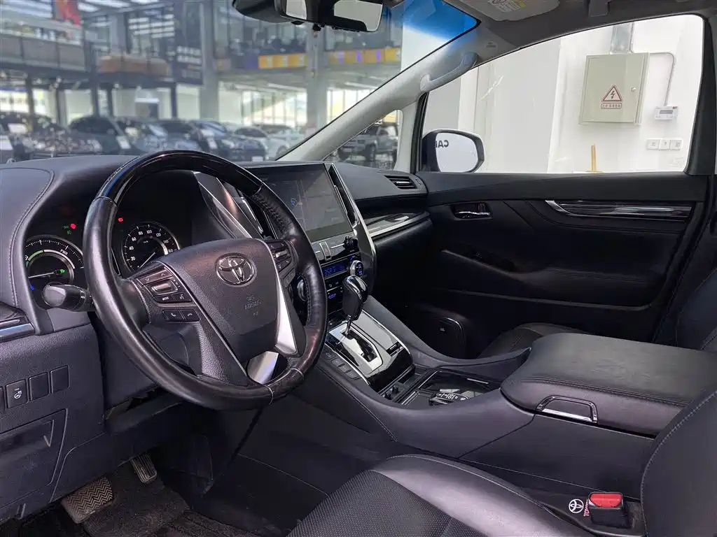 Toyota Vellfire 2023 2.5L HV Luxury