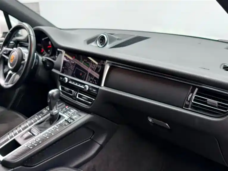 Porsche Macan — миниатюра 14
