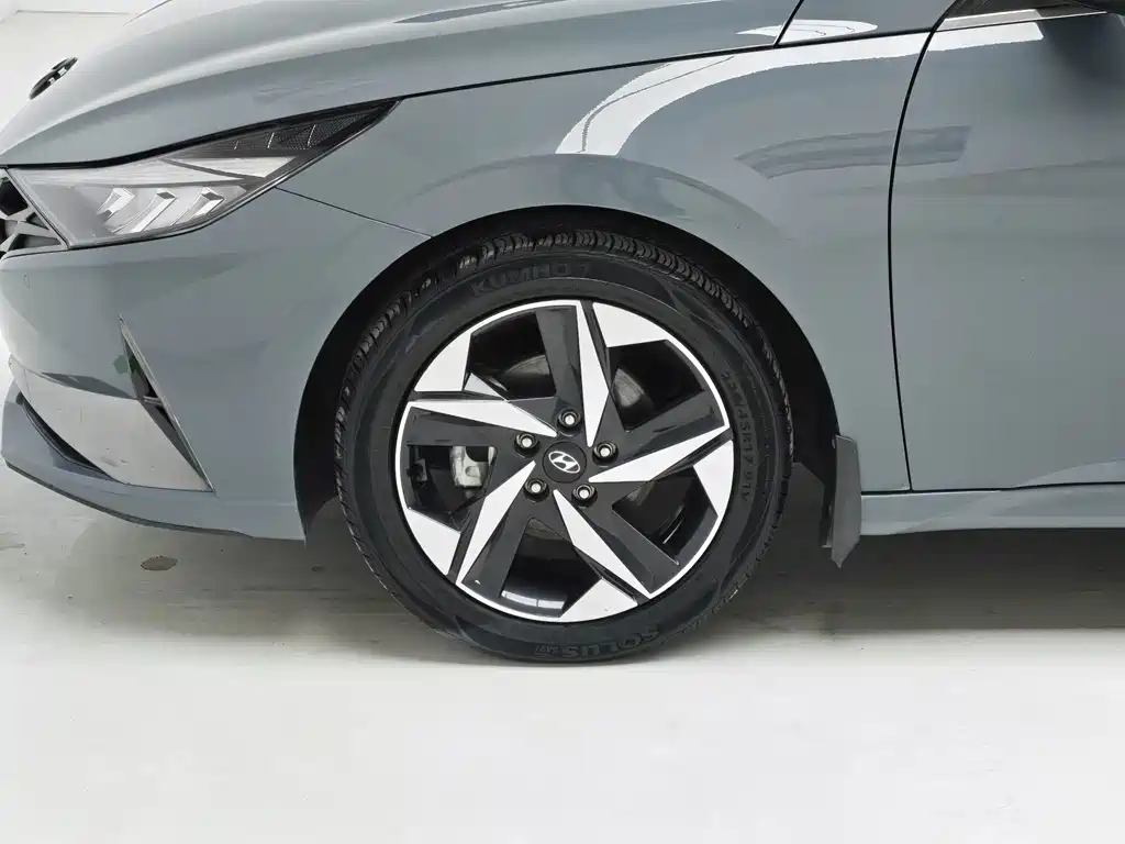 Hyundai Elantra — миниатюра 8