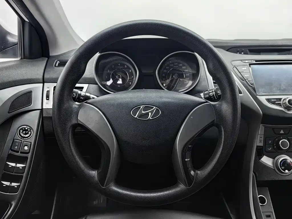 Hyundai Elantra Langdong — миниатюра 11