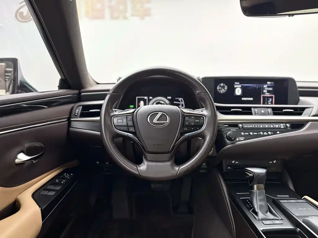 Lexus ES — миниатюра 16