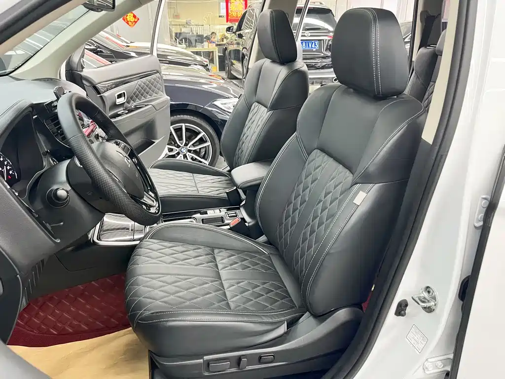 Mitsubishi Outlander — миниатюра 13