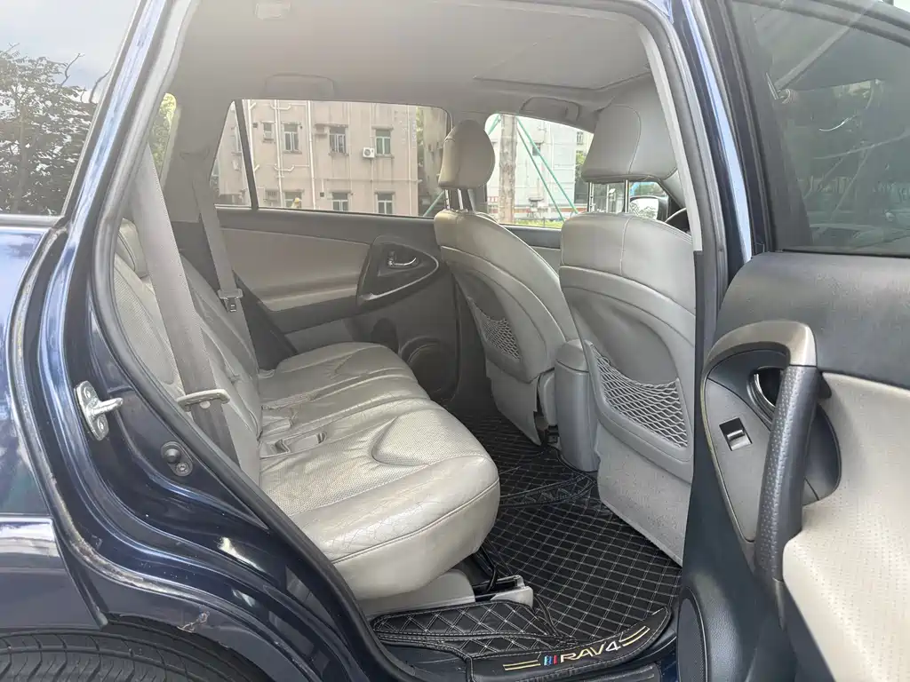 Toyota RAV4 — миниатюра 15