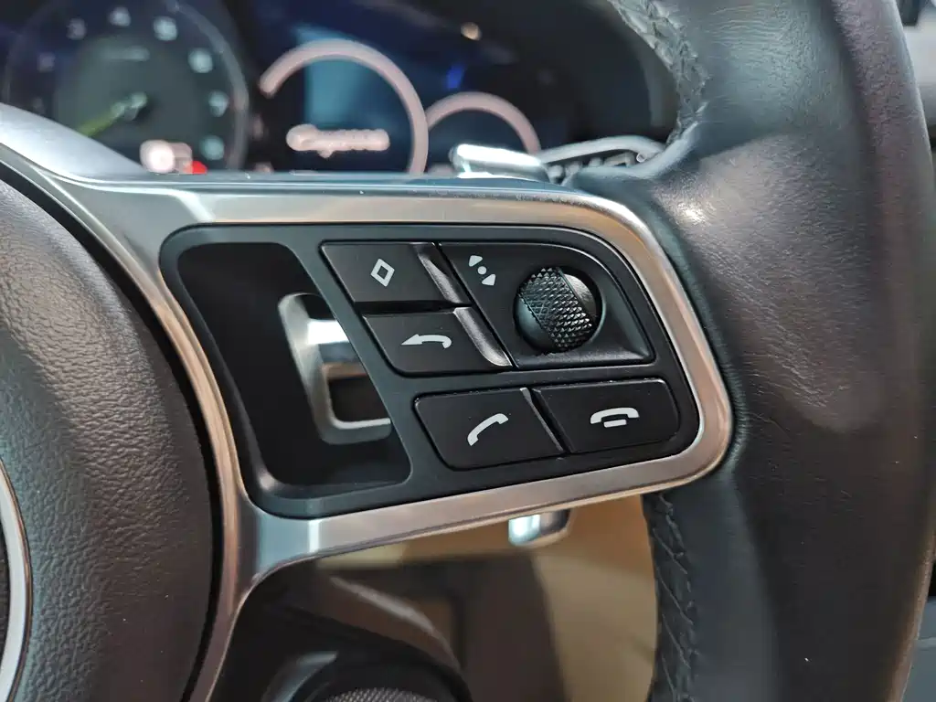 Porsche Cayenne Hybrid — миниатюра 28