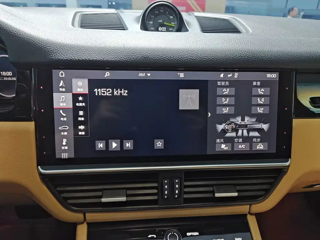 Porsche Cayenne Hybrid — миниатюра 12