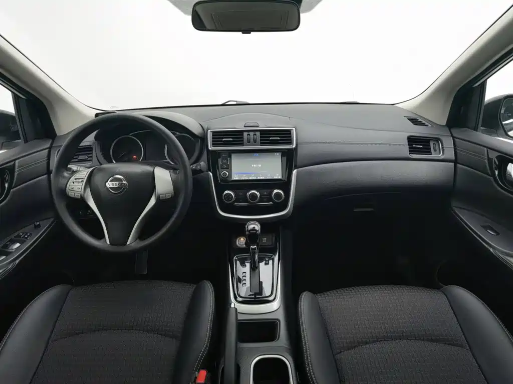 Nissan Tiida — миниатюра 5