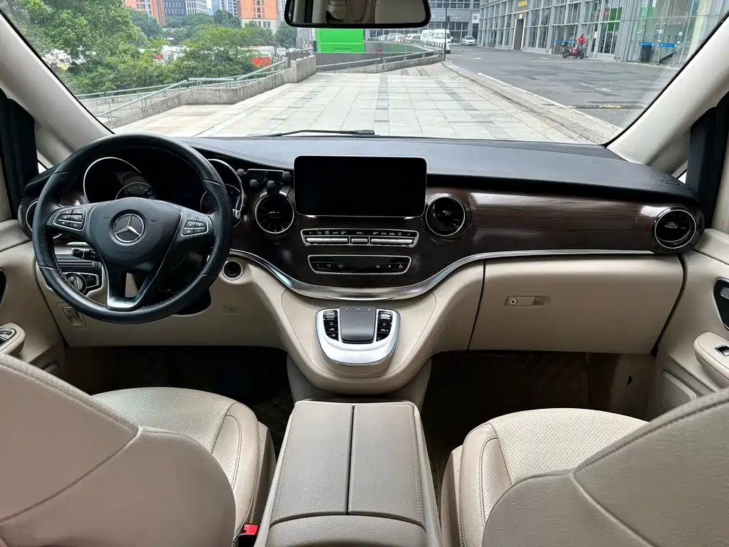 Mercedes-Benz V-Class — миниатюра 16