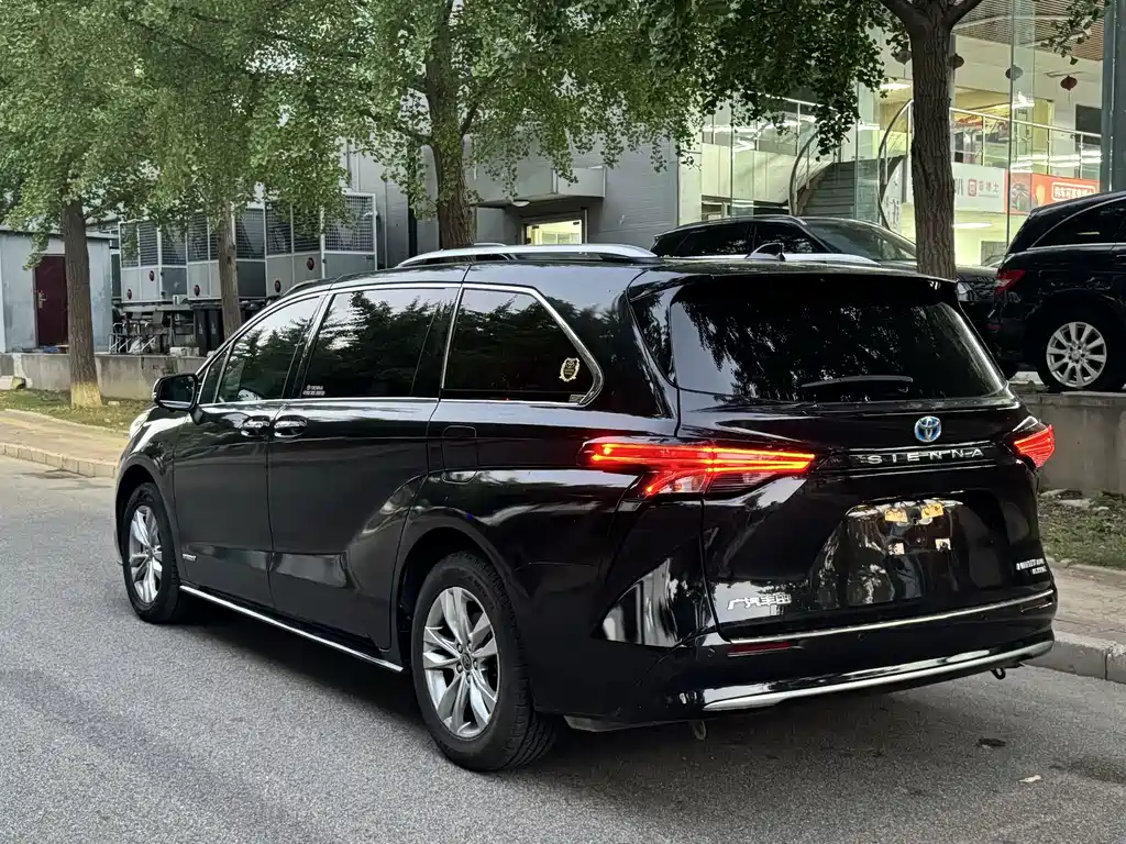 Toyota Sienna — миниатюра 5