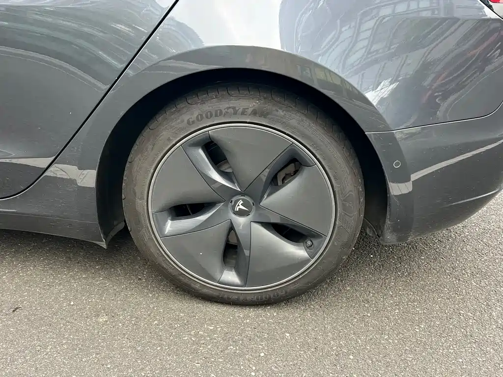 Tesla Model 3 — миниатюра 16