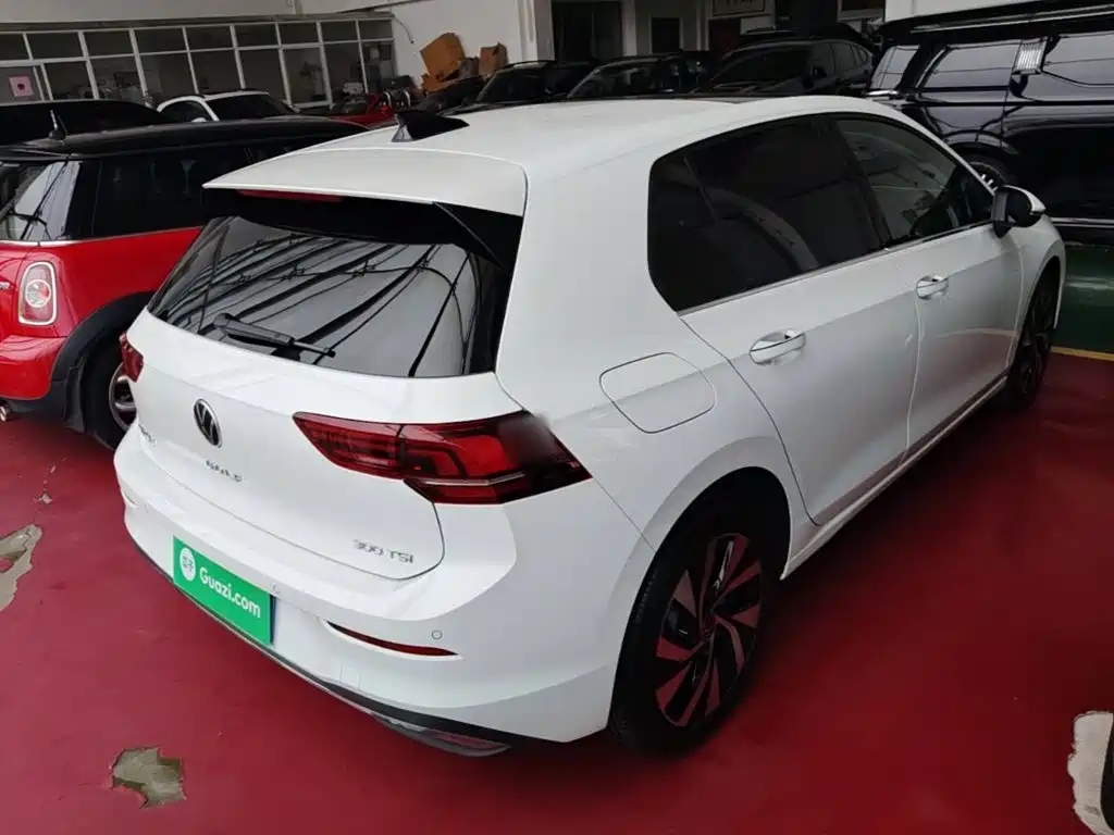 Volkswagen Golf 2025 300TSI Pro