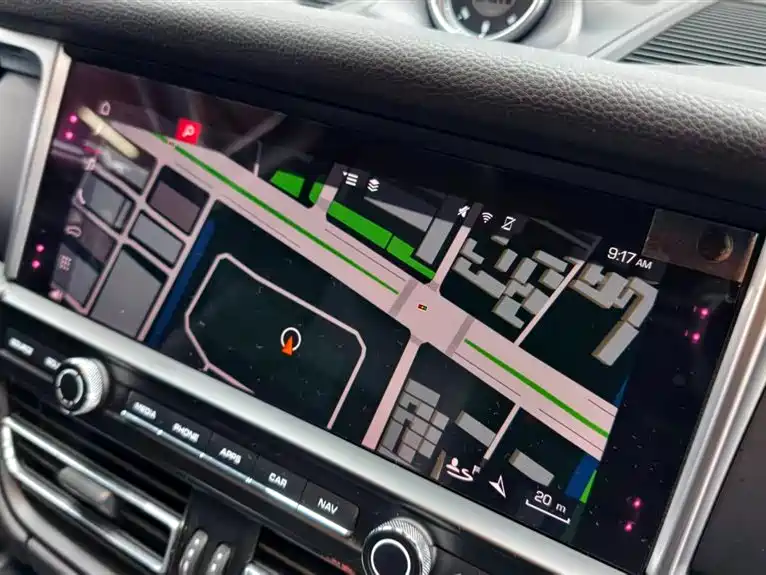 Porsche Macan — миниатюра 13