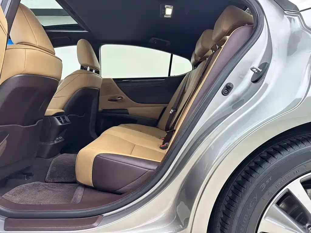Lexus ES — миниатюра 11